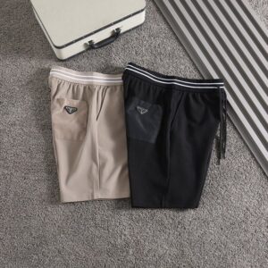 프라다 백포켓 포인트로고 하프팬츠