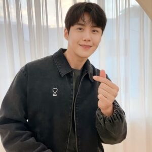 아미 로고 흑청데님 자켓