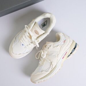 뉴발란스 2002R 프로텍션 팩 씨 솔트