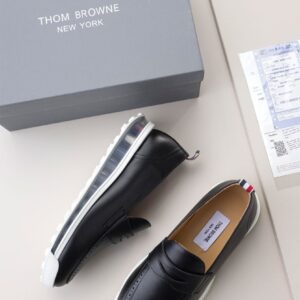 톰브라운 [Thom Browne] 수입프리미엄급 비텔로 카프 레더 페니 로퍼