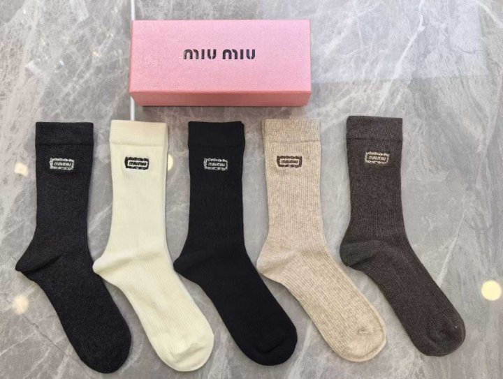 미우미우 로고 삭스