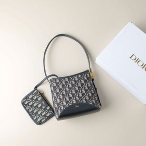디올 [Christian Dior] Small Dior Médaillon Bucket Bag
