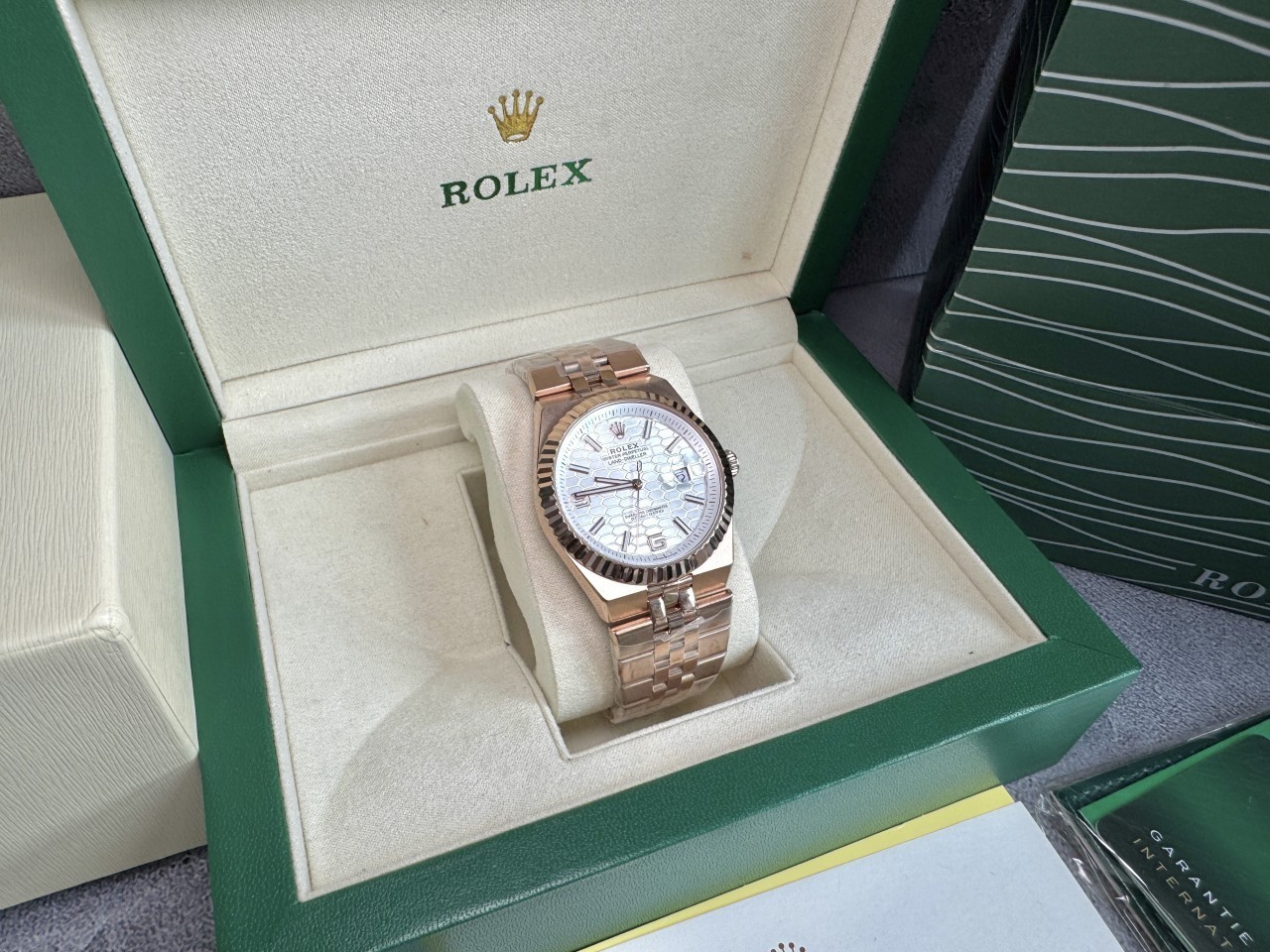 로렉스 랜드 드웰러 40mm 허니콤 에버로즈골드