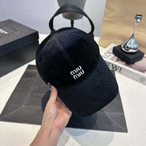 미우미우 벨벳 케이블 볼캡